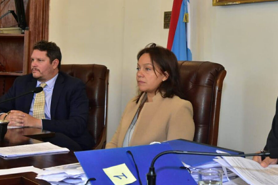 Etienot sacó el prontuario de sus propios concejales