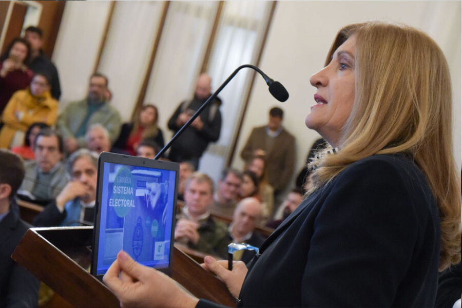 Romero presentó el proyecto en el Senado