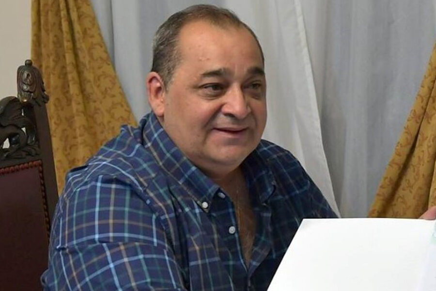 Denunciado penalmente por sobreprecio de millones