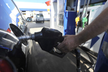 La nafta volvió a aumentar por la devaluación
