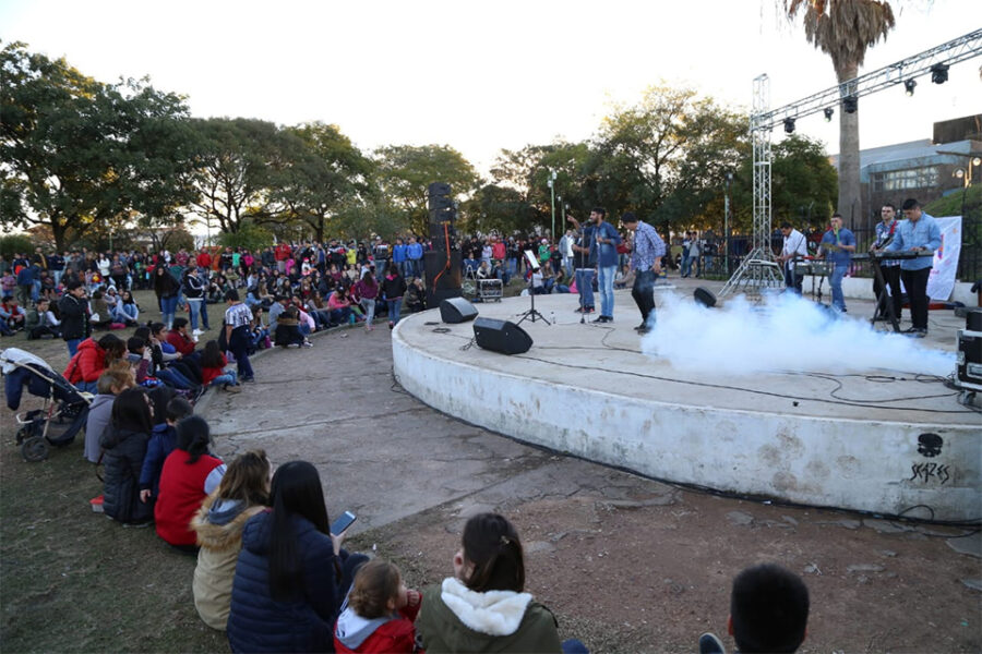 Cientos de jóvenes celebraron la amistad en un festival organizado por la Municipalidad