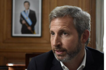 El Gobierno apunta a que el escándalo afecte las candidaturas del PJ (referencia al entrerriano Frigerio)