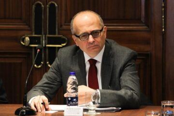 A la misión del FMI le importa más lo que piensa la oposición (los entrerrianos y el desafuero de CFK)