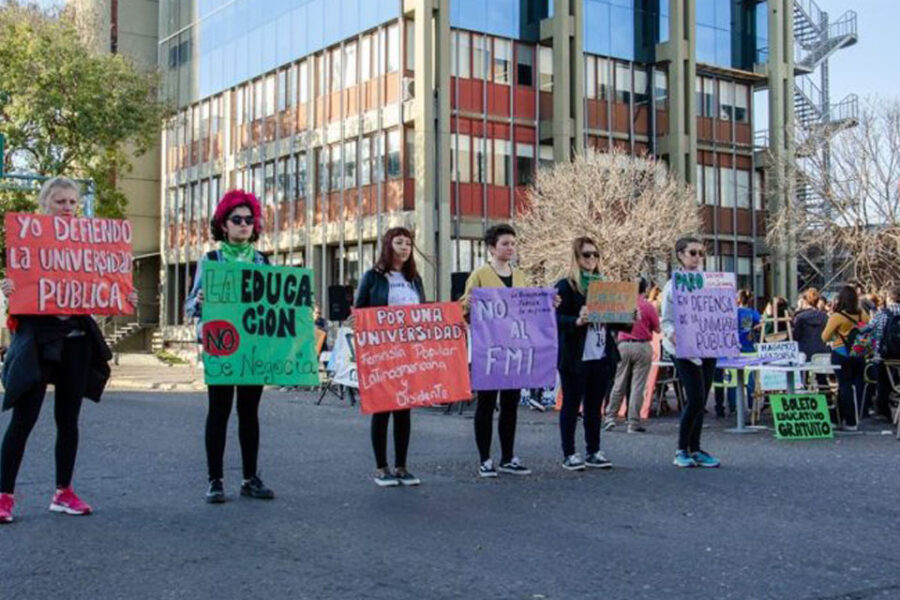 Docentes universitarios cumplen nueva semana de paro