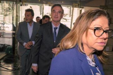 Los gobernadores del PJ piden reunirse con Mauricio Macri: quieren detalles del dólar e inflación (no asistió el gobernador de Entre Ríos)