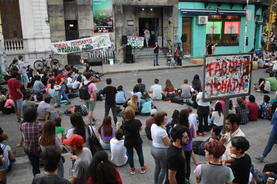 Tres agrupaciones abandonaron la toma de la Facultad de Educación