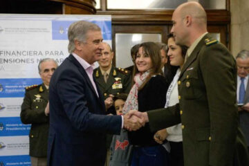 Malestar entre militares: el Gobierno les quita fondos de su caja previsional (el organismo está a cargo de un entrerriano)