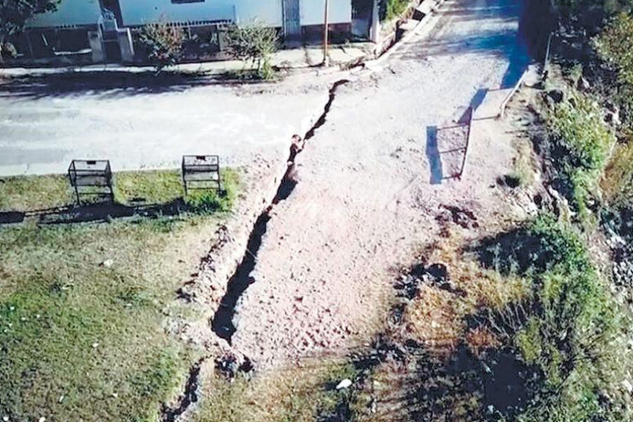 Así creció en una semana la grieta de Diamante: desalojan a 14 familias (en Entre Ríos)