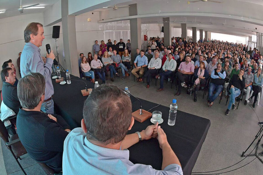 Bordet bajará línea a funcionarios, legisladores e intendentes