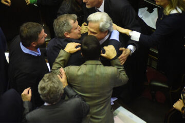 Solanas entre empujones e insultos