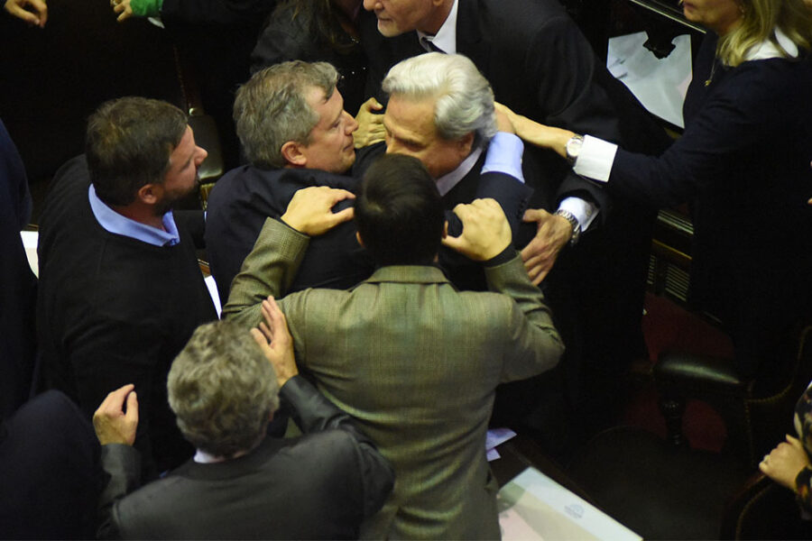 Solanas entre empujones e insultos