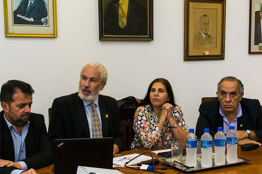 Radicales proponen congelar sueldos de diputados provinciales