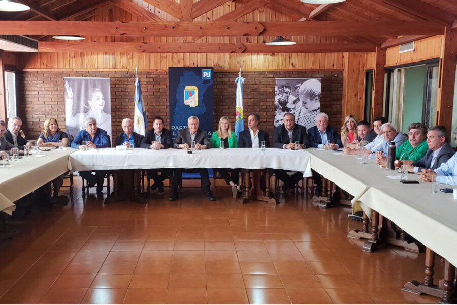 Kirchnerismo “vintage”, modelo Néstor: regresos al PJ, ahora esperan a Massa (asistió el entrerriano Urribarri)