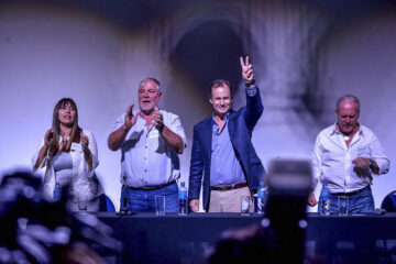 Bordet anunció paritarias en el acto de reasunción de Allende
