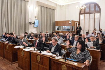 Choque de opiniones entre gobierno y oposición tras la sanción