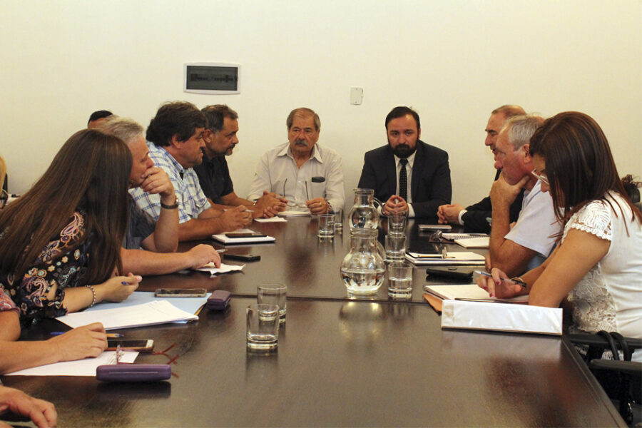 El gobierno también acordó el 11% con los estatales