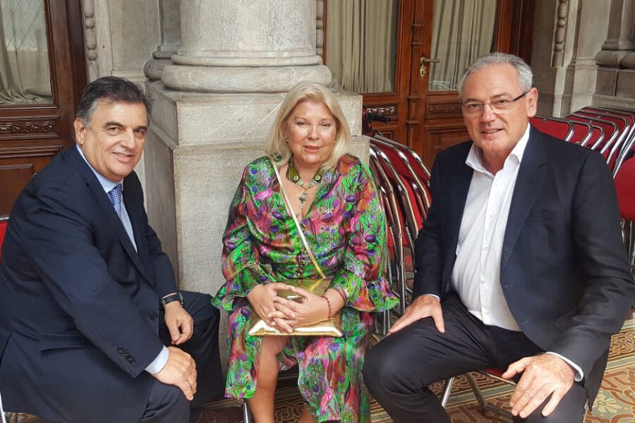 Guiño de Carrió a Benedetti en la puja con Frigerio