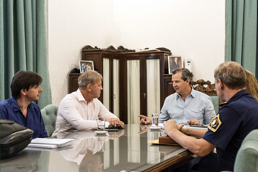 El empresario de las fotos presidenciales se reunió con Bahl