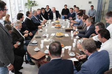 Cambio radical de Benedetti: ahora le pega a Macri