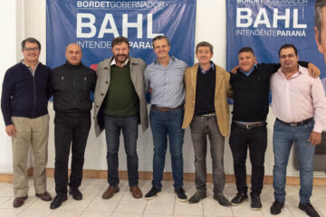 Bahl alineó a ex competidores