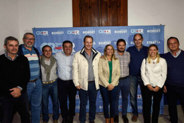 Llegó la foto de todos con Bordet en Uruguay