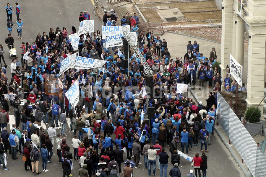 UPCN marchó a Casa de Gobierno pero a elogiar a Bordet