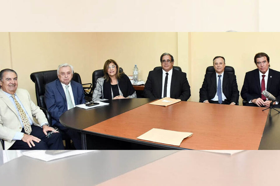 Castrillón publicó los sueldos de los jueces