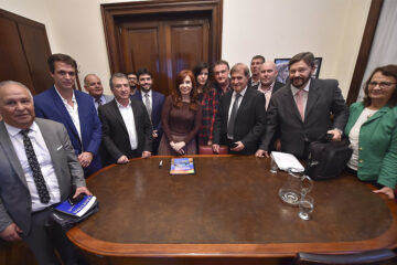 No sólo con Urribarri era la reunión de Cristina