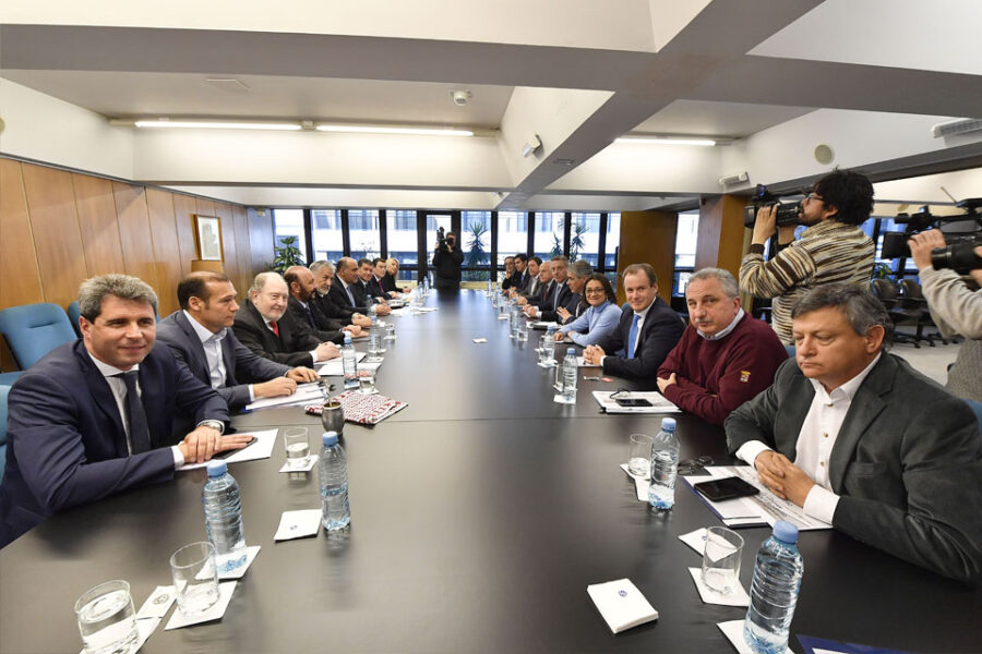 Entre Ríos define con provincias cuánto debe devolver Macri