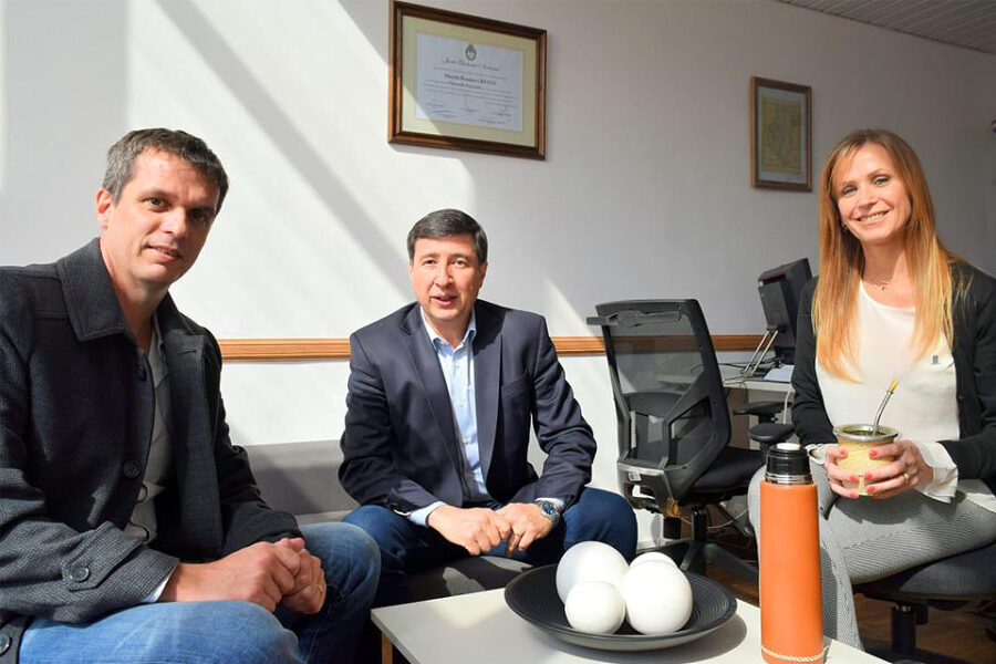 Cresto afianza relaciones con el gabinete de Fernández