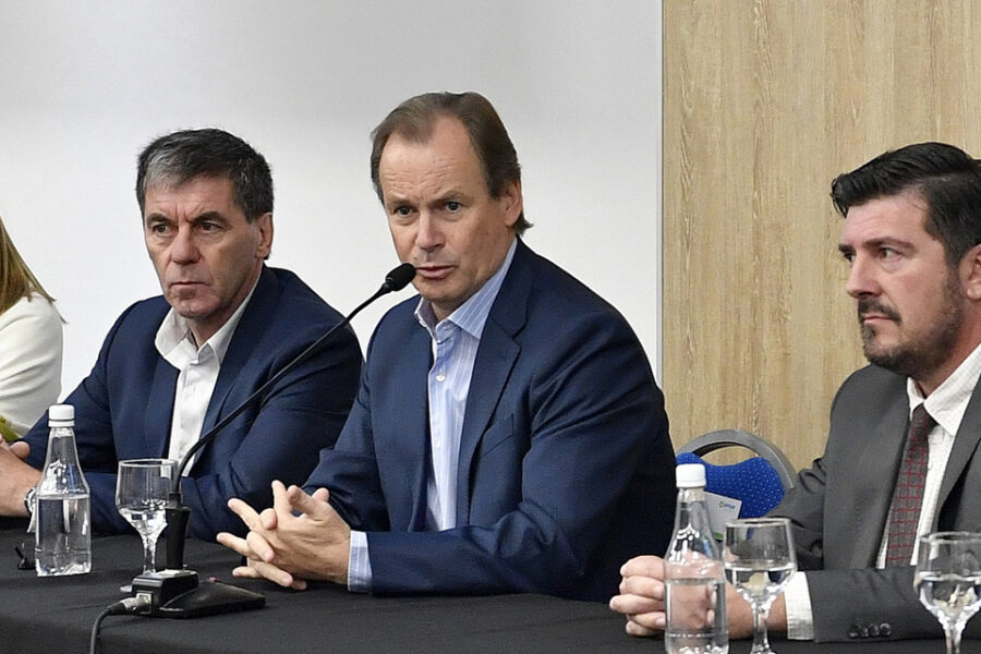 Bordet dijo que su decreto beneficia a productores y docentes