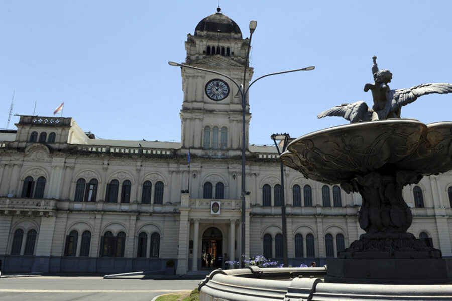El miércoles comienzan a cobrar los estatales