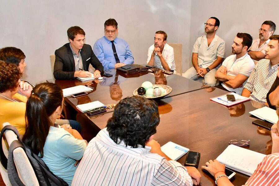 Cresto también congeló sueldos políticos