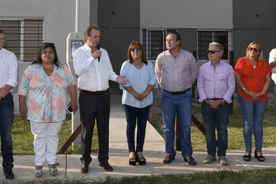 Bordet visitó a la intendente sin sueldo