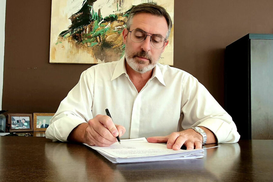 Otro intendente peronista congeló sueldos políticos