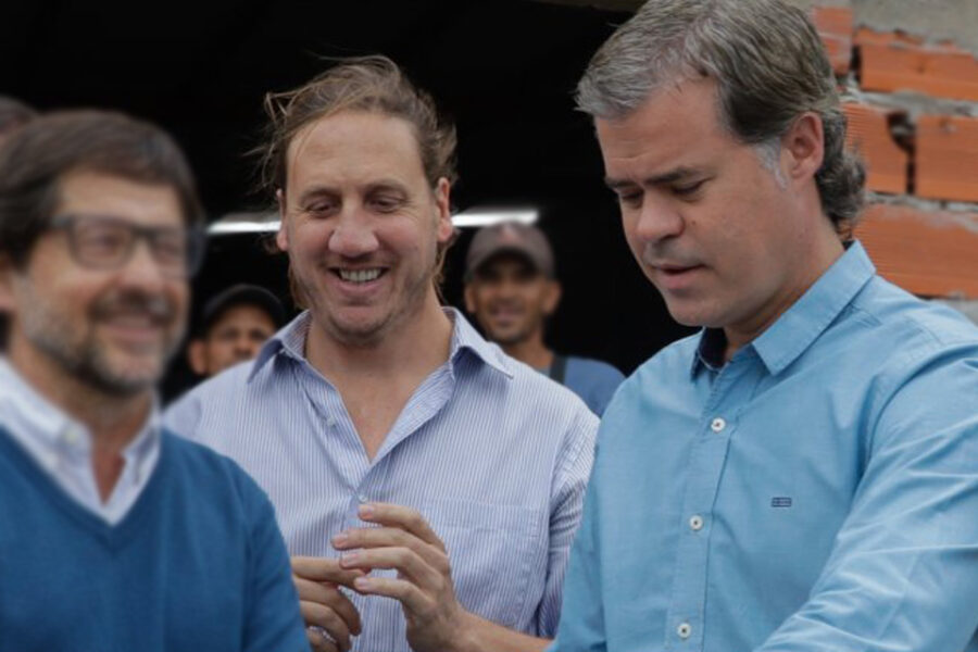 Polémica designación de su primo