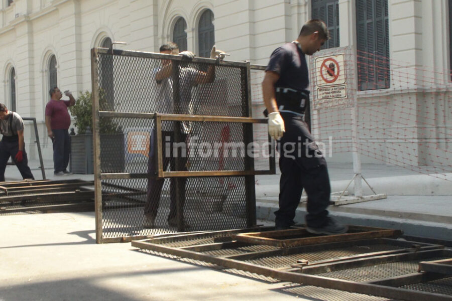 El Gobierno retira las vallas que había puesto frente a la Casa Gris