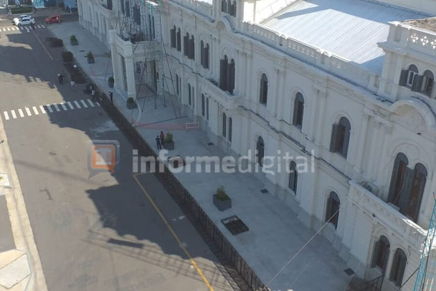 Vallan Casa de Gobierno ante la marcha por Fátima