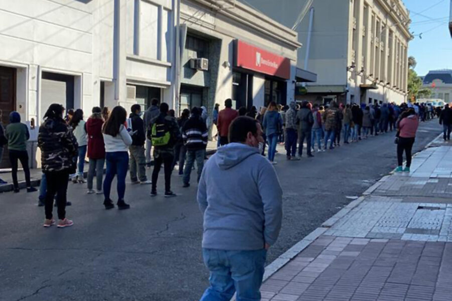 Pagan el salario de emergencia