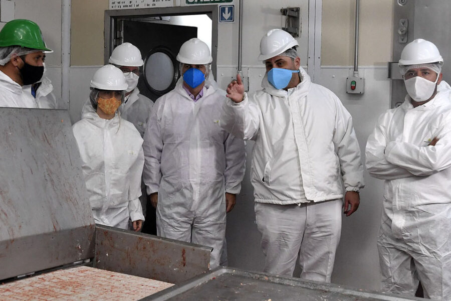 Bordet destacó la reactivación económica desde un frigorífico