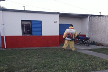 Continúa la campaña de descacharrización y fumigación contra el dengue