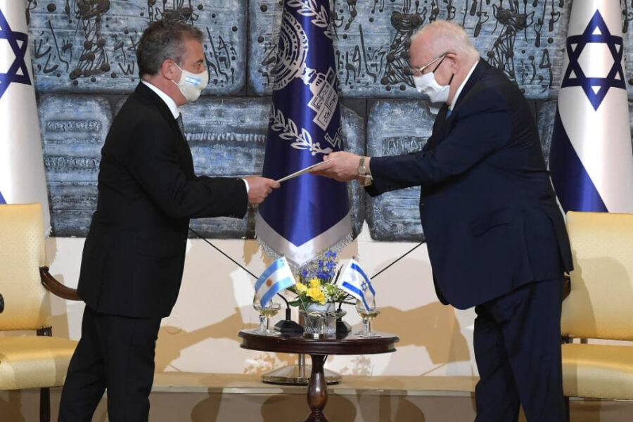 Urribarri mostró sus credenciales al presidente de Israel