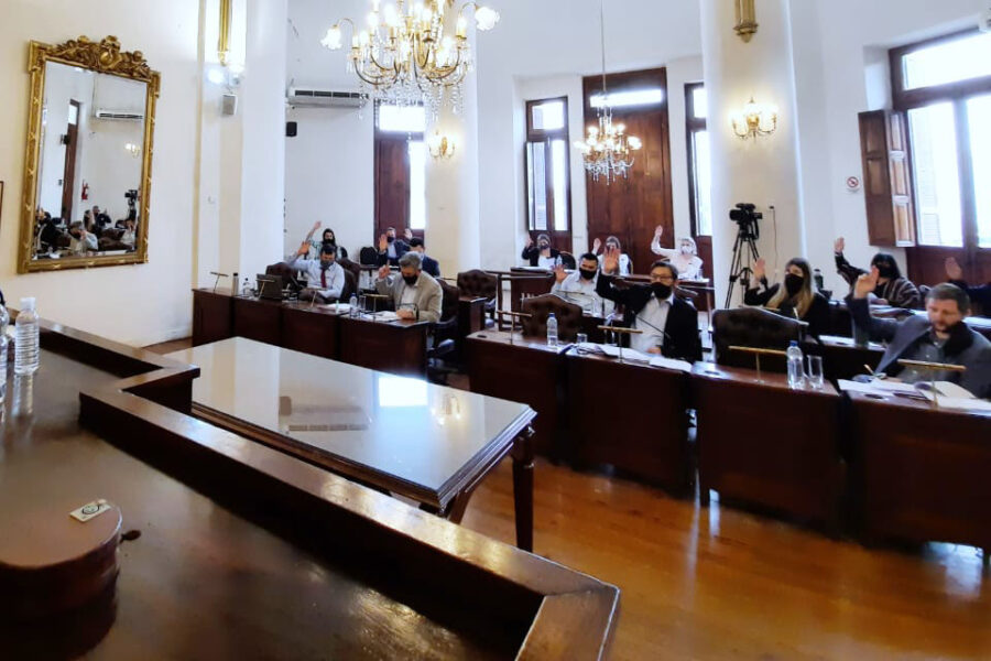 Frenaron aumento de impuestos y aprobaron deuda por $600 millones