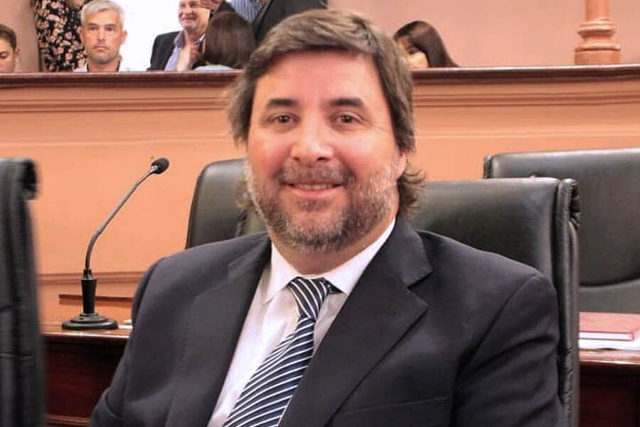 Quiere que los empleados públicos trabajen los feriados