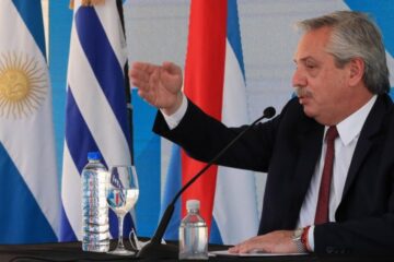 Preocupado por el aumento de contagios, el Gobierno ampliará el cierre de fronteras (mención a los puentes a Uruguay)