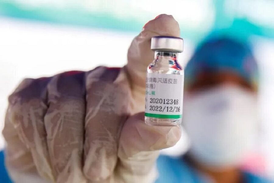 Usarán la vacuna china para inocular a docentes