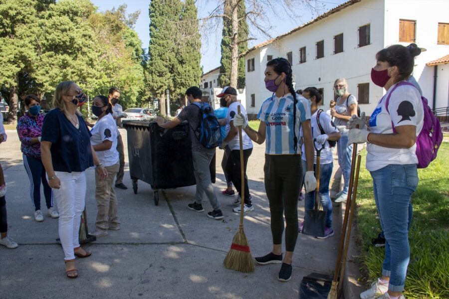 Organizaciones sociales preparan las escuelas