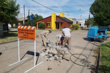 Trabajos de bacheo en diferentes calles de la ciudad