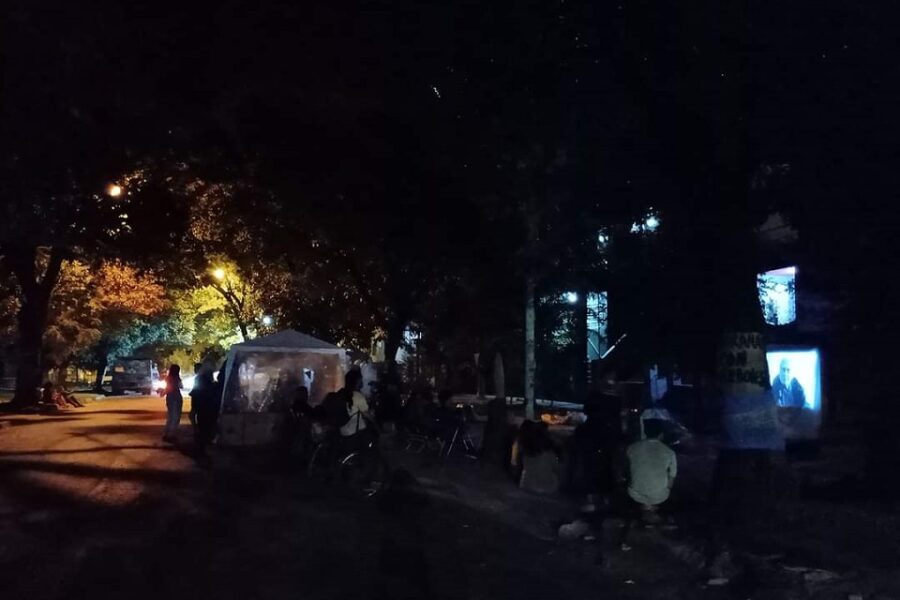 ¿En el acampe de Racedo se colgaron de la luz?