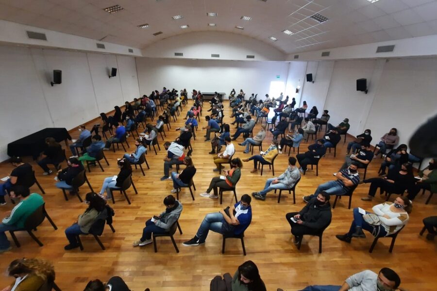 Vacunación masiva a docentes